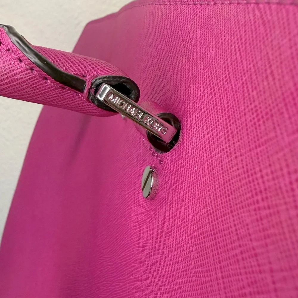 MICHAEL KORS SELMA Grommet
Saffiano Leather LG Satchel, Fuchsia pink, GUC - Picture 13 of 17
